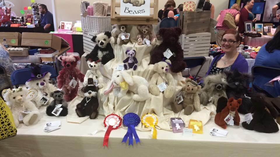 Craft fair, commission bear & a feathered visitor