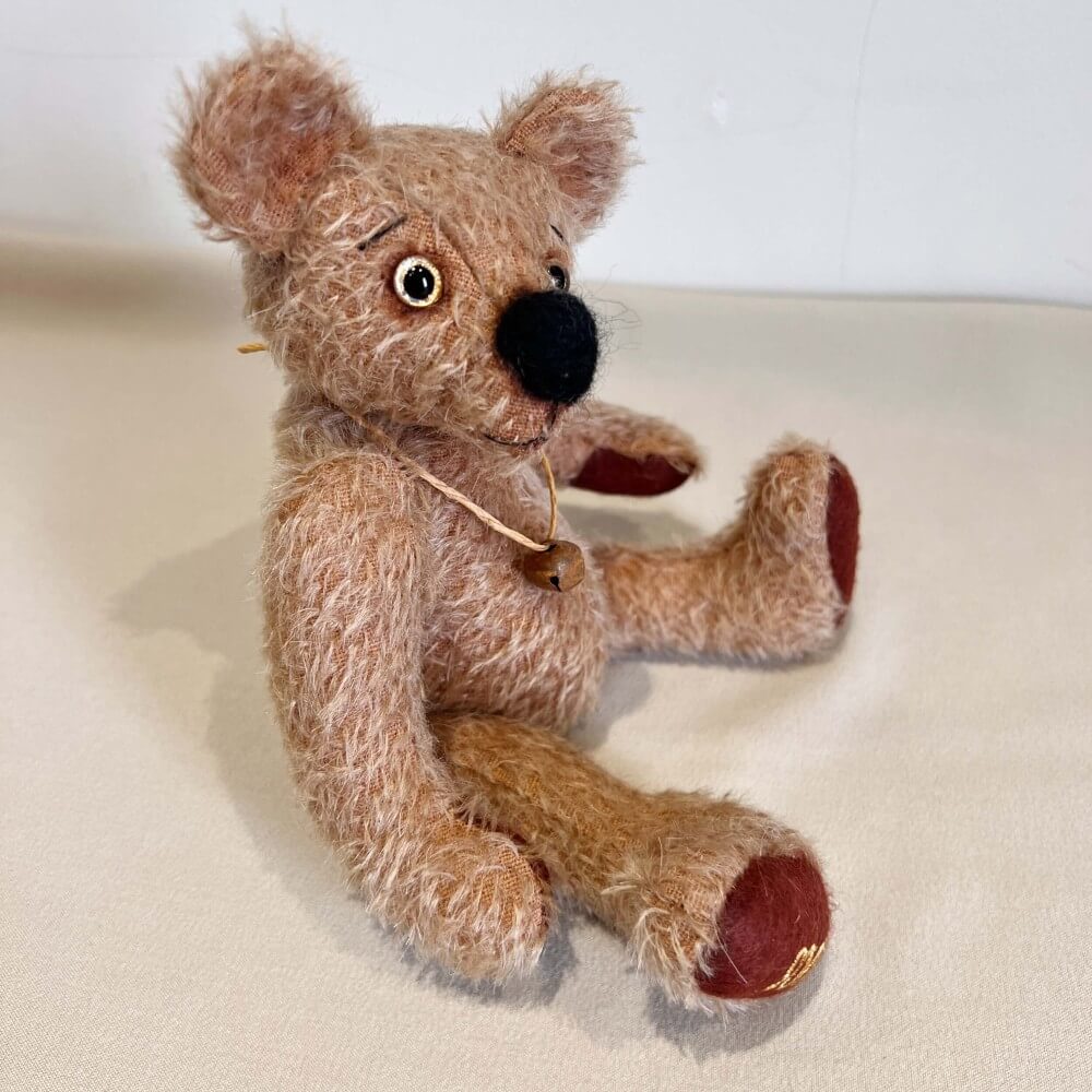 Brighteyes - ooak handmade mohair bear - right side profile